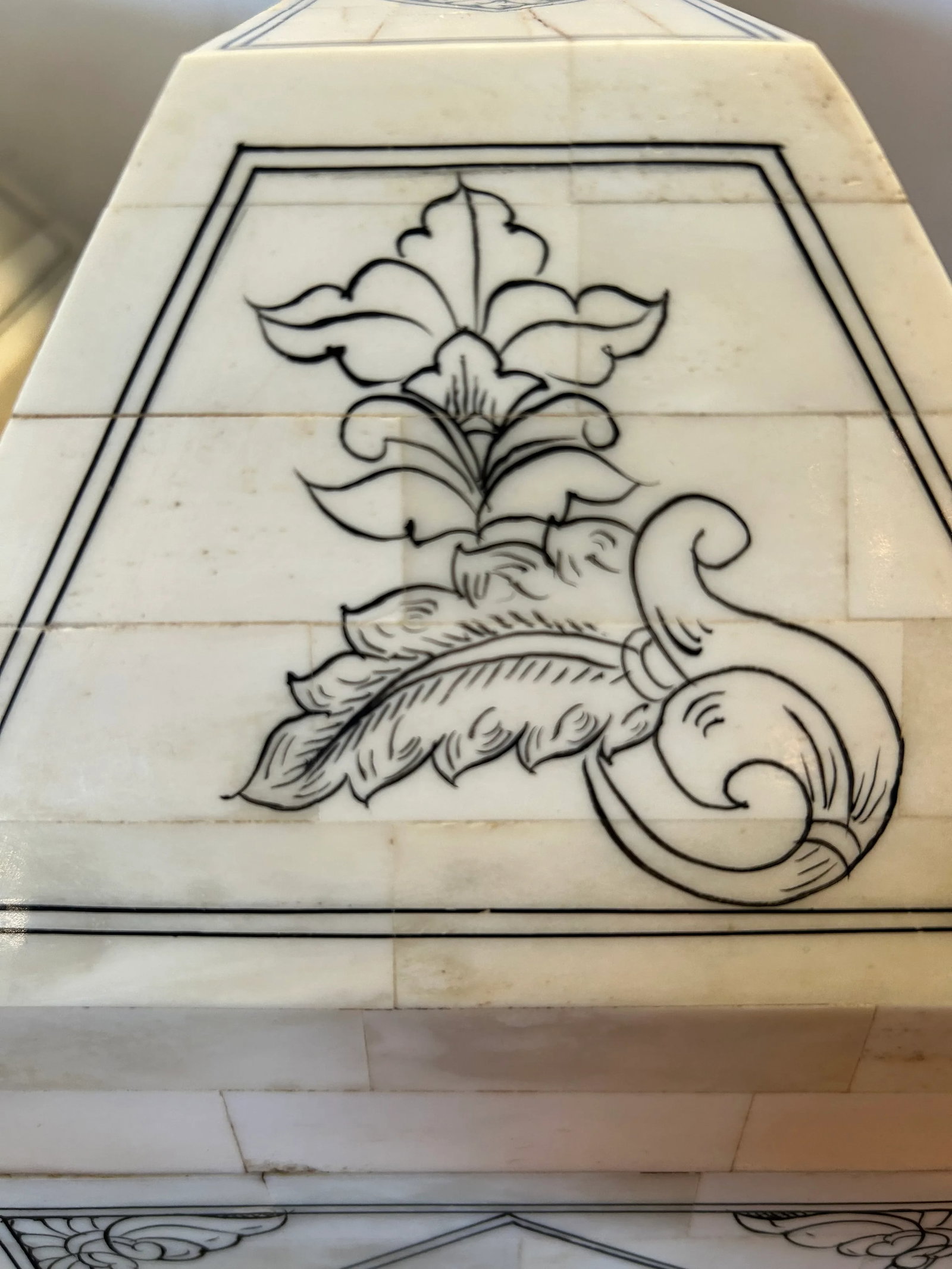 Tessellated Bone Decorative Lidded Boxes -a Pair - 8