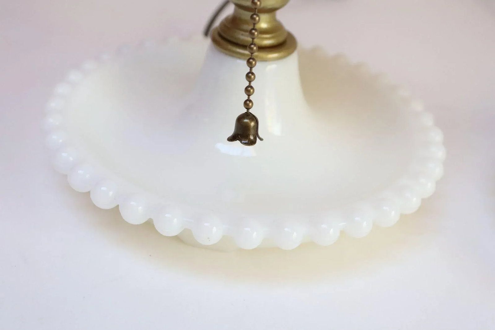 Pair of Petite Mid-Century Modern Hobnail Milk Glass Saucer Boudoir Bedside Table Lamps - 10