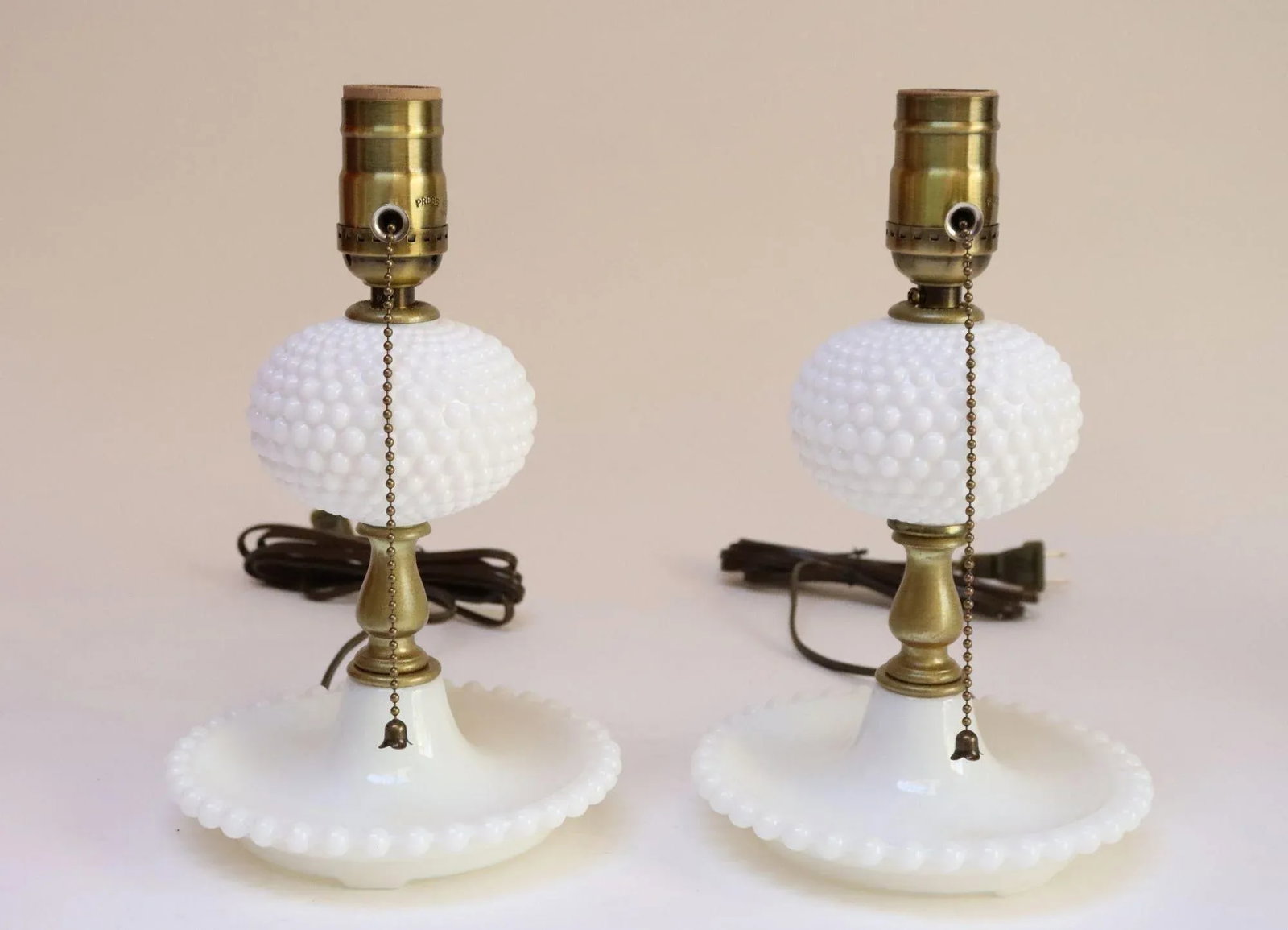 Pair of Petite Mid-Century Modern Hobnail Milk Glass Saucer Boudoir Bedside Table Lamps - 3