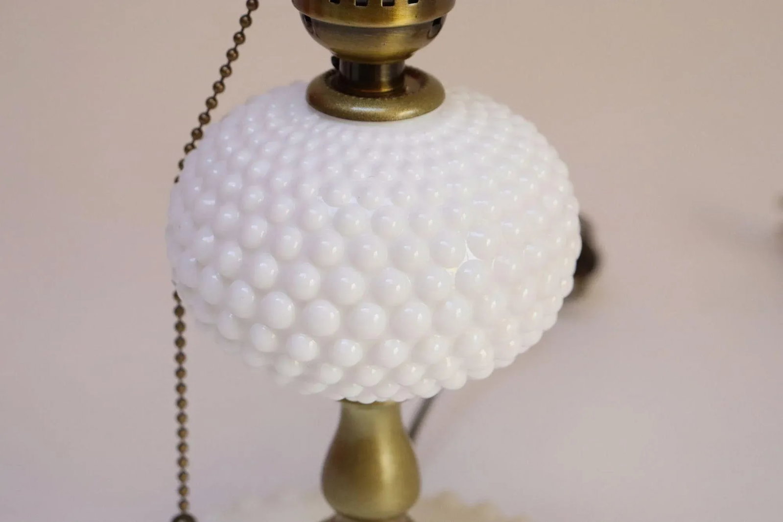 Pair of Petite Mid-Century Modern Hobnail Milk Glass Saucer Boudoir Bedside Table Lamps - 7