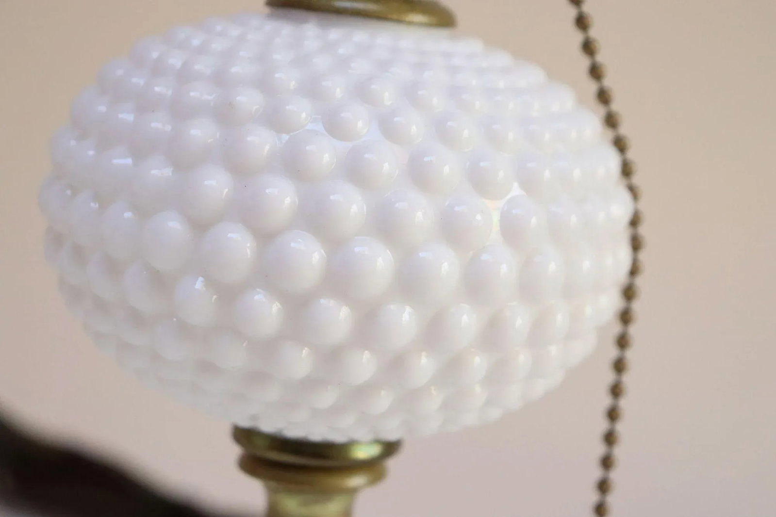 Pair of Petite Mid-Century Modern Hobnail Milk Glass Saucer Boudoir Bedside Table Lamps - 8