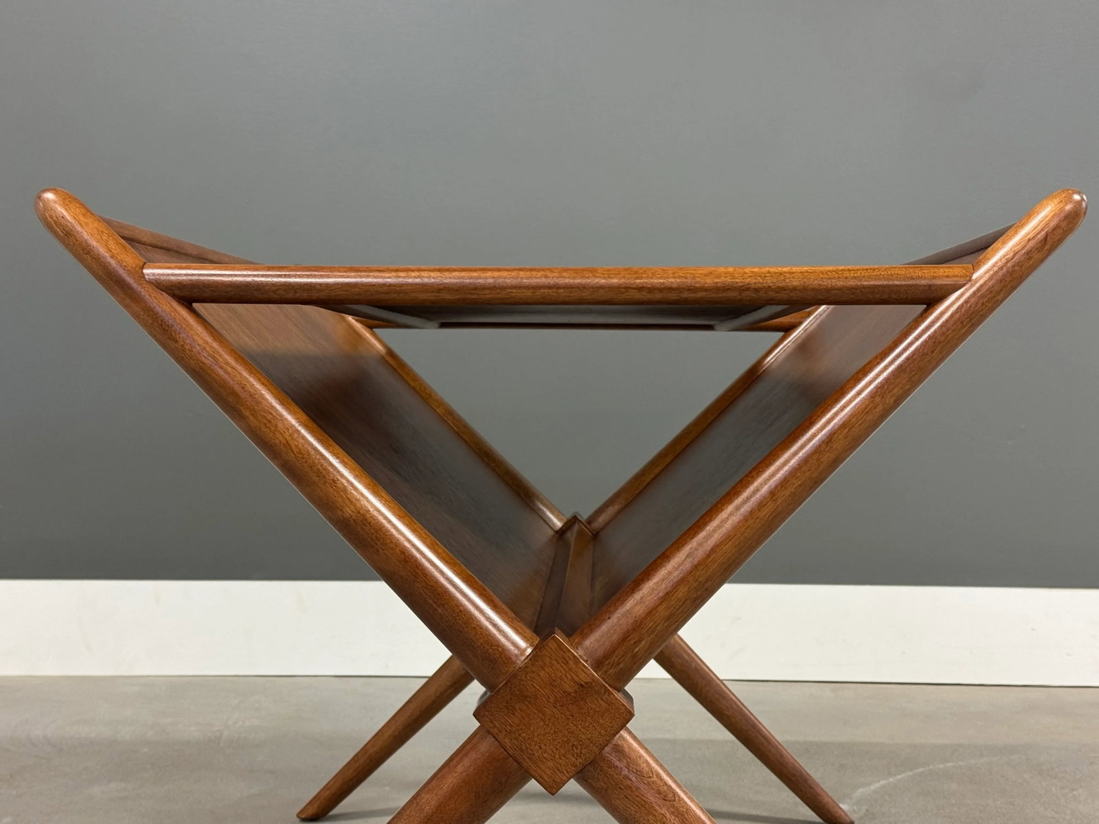 1950s Refinished Magazine Rack by t.h. Robsjohn Gibbings for Widdicomb - 2