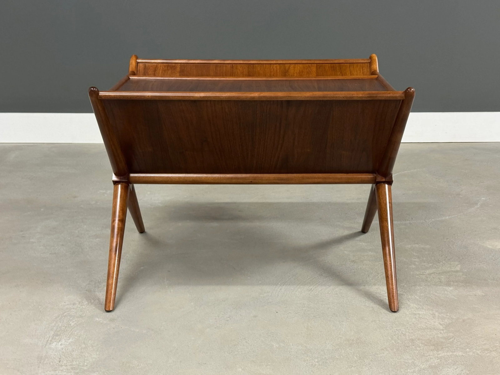 1950s Refinished Magazine Rack by t.h. Robsjohn Gibbings for Widdicomb - 3