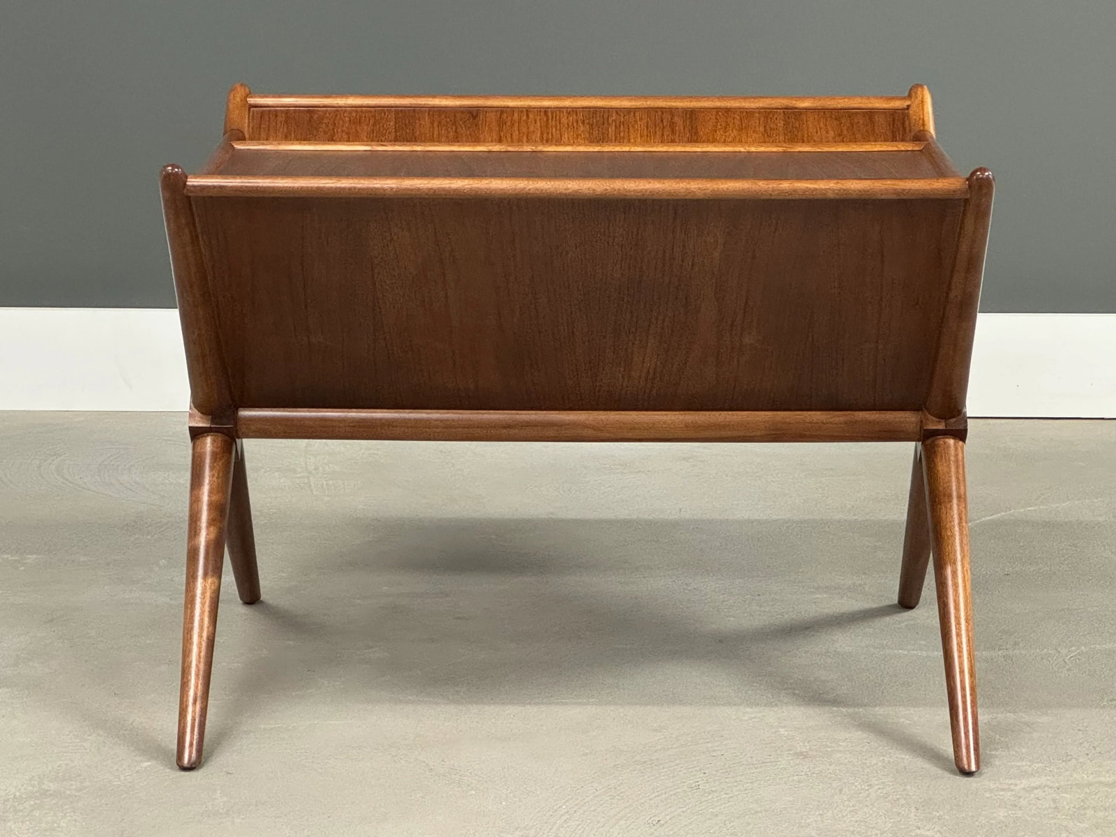 1950s Refinished Magazine Rack by t.h. Robsjohn Gibbings for Widdicomb - 4