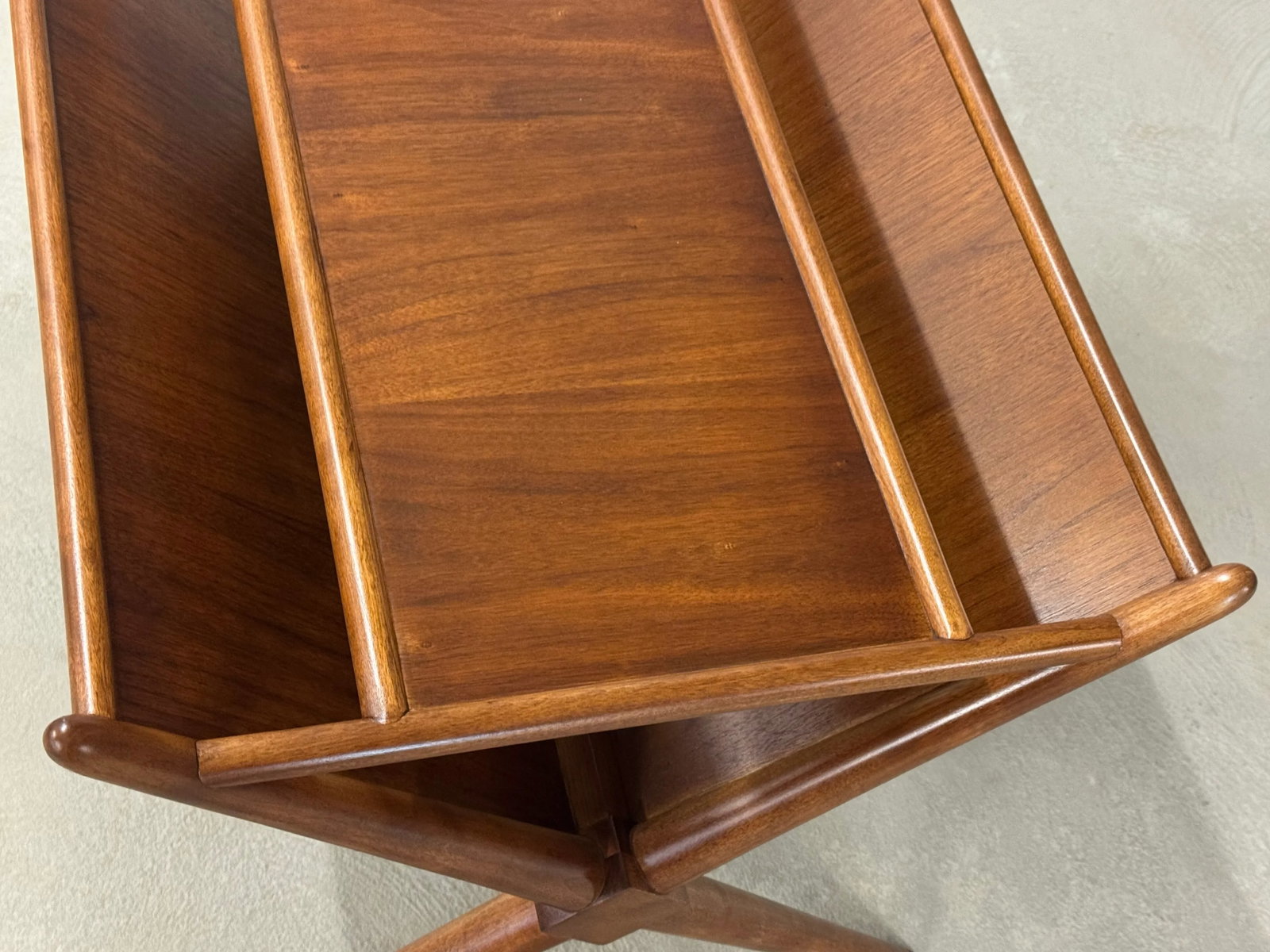 1950s Refinished Magazine Rack by t.h. Robsjohn Gibbings for Widdicomb - 6