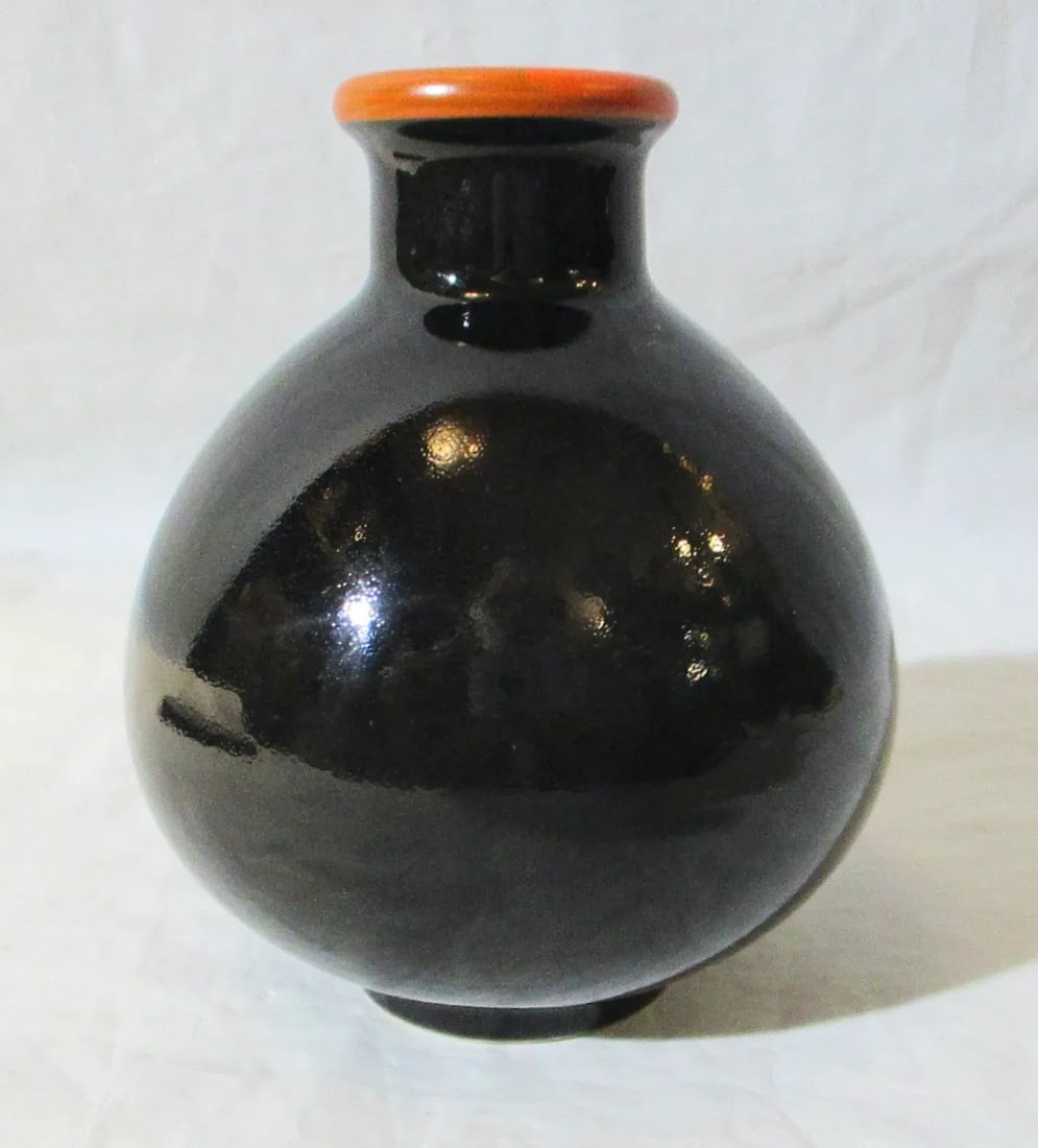Arts and Crafts Porcelain Black and Red Vase - 2
