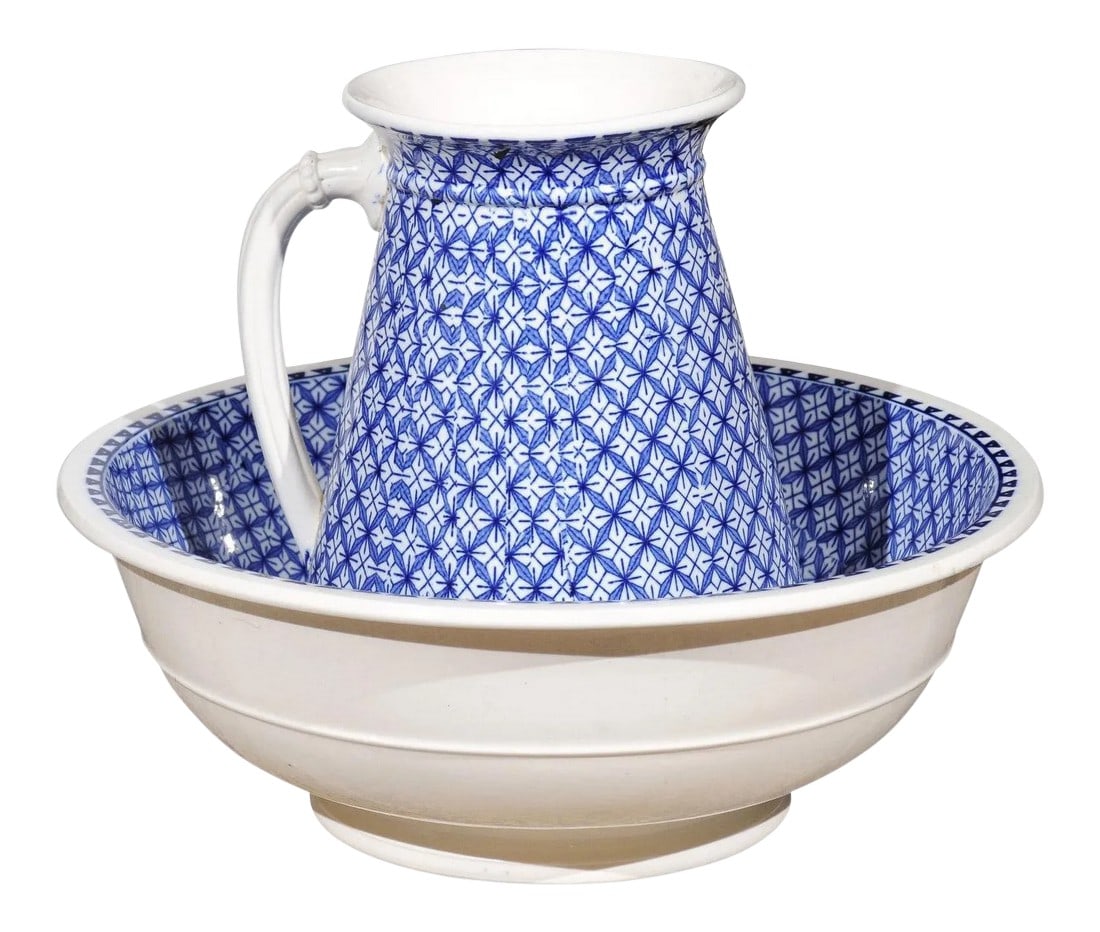 Westhead, Moore & Co. Valletta English Blue & White Brown Wash Basin- 2 Pieces: An English blue and white Brown-Westhead, Moore & Co., Valletta pattern washbasin from the late 19th century, featuring a pitcher and its basin. Created by the English manufacturer Brown-Westhead,