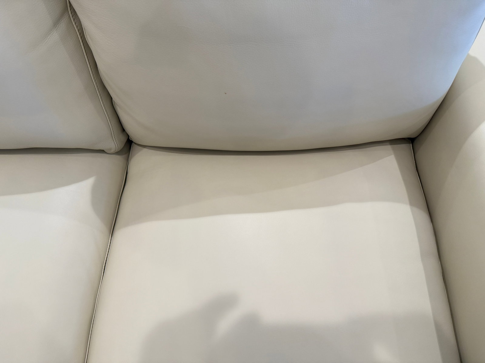 Hancock & Moore Ava Leather Sofa in Angelo Creme CL 3 - 11