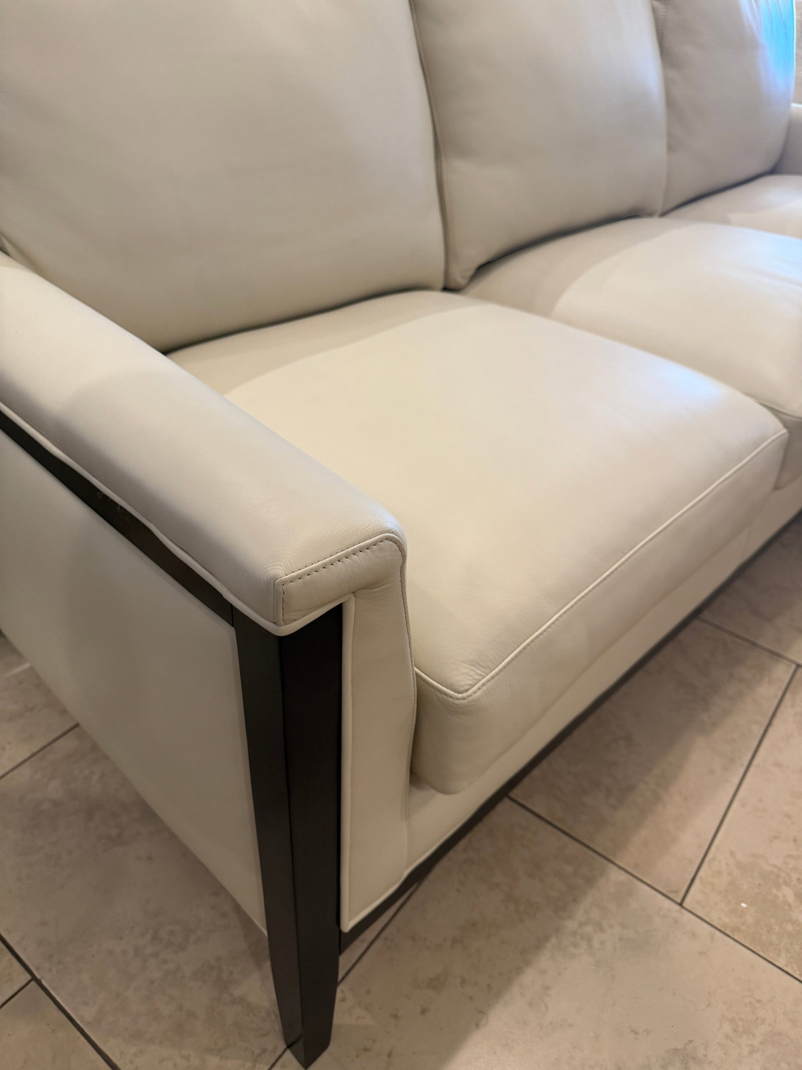 Hancock & Moore Ava Leather Sofa in Angelo Creme CL 3 - 5