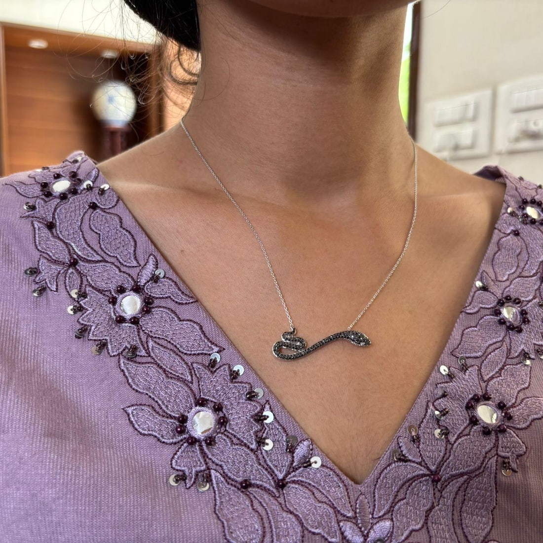 Natural diamond 0.56cts Snake pendant in 18k gold - 14