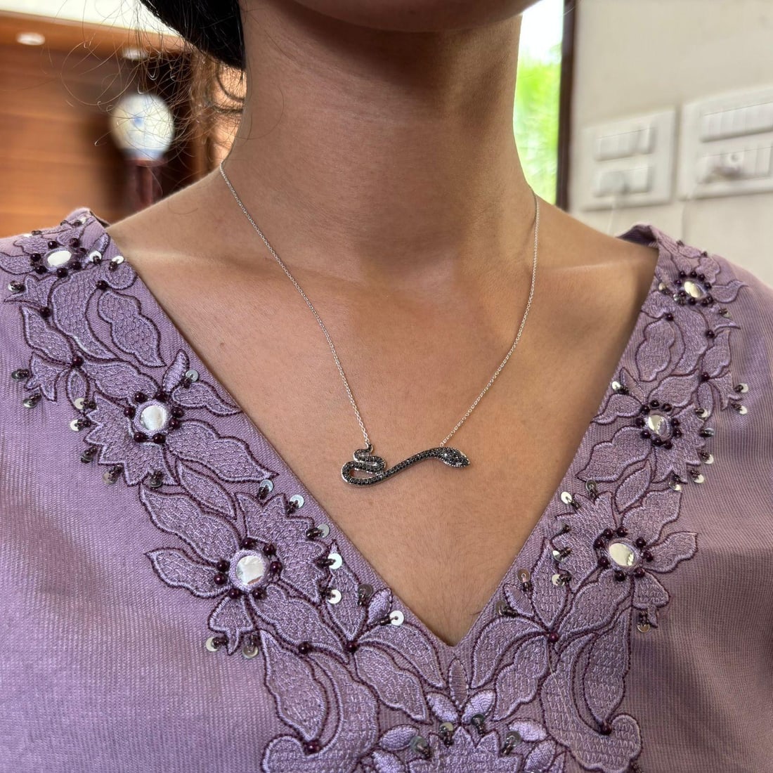Natural diamond 0.56cts Snake pendant in 18k gold - 3