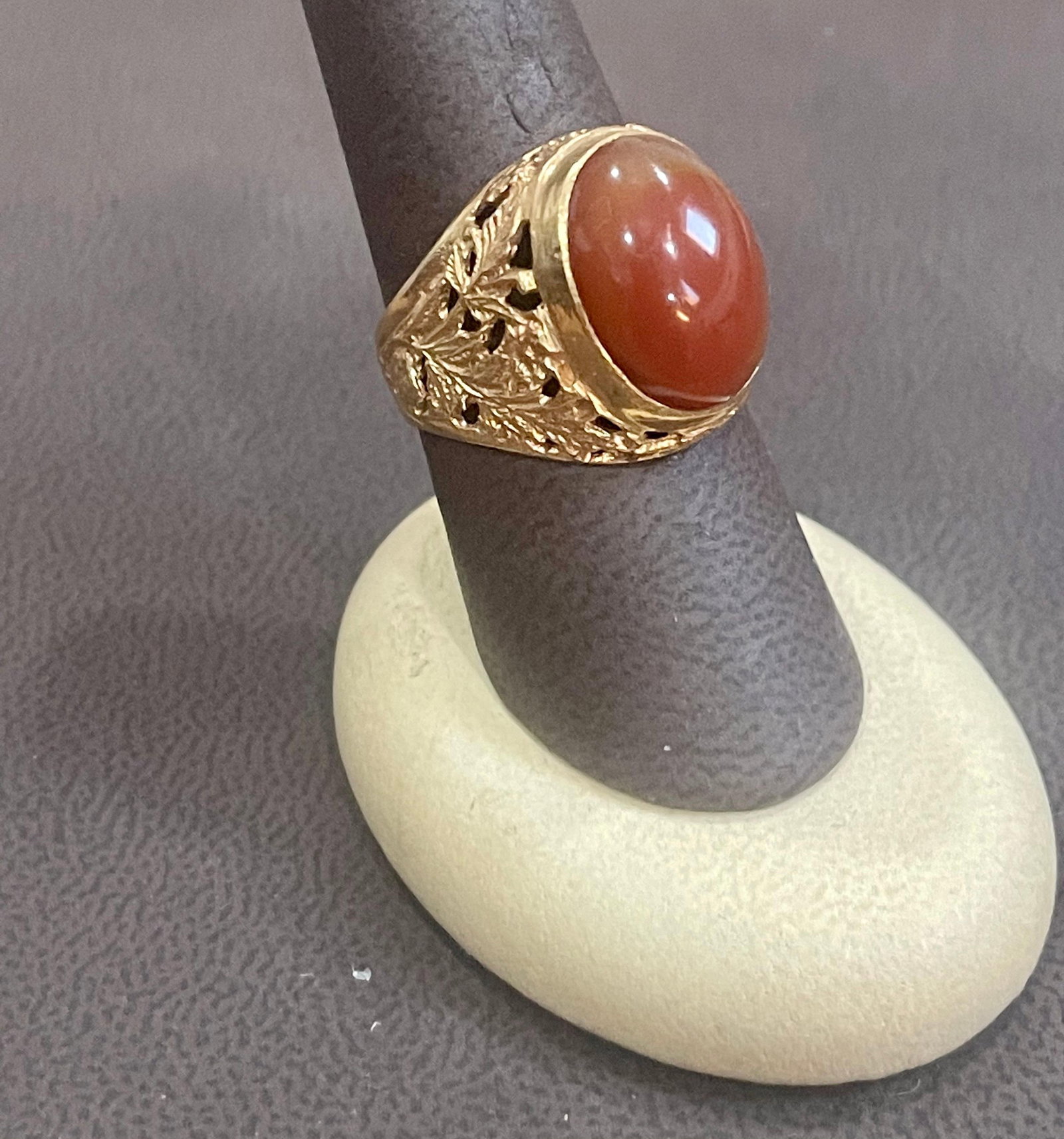 7 Carat Jasper Cabochon 18 Karat Yellow Gold Classic Wide Ring - 18