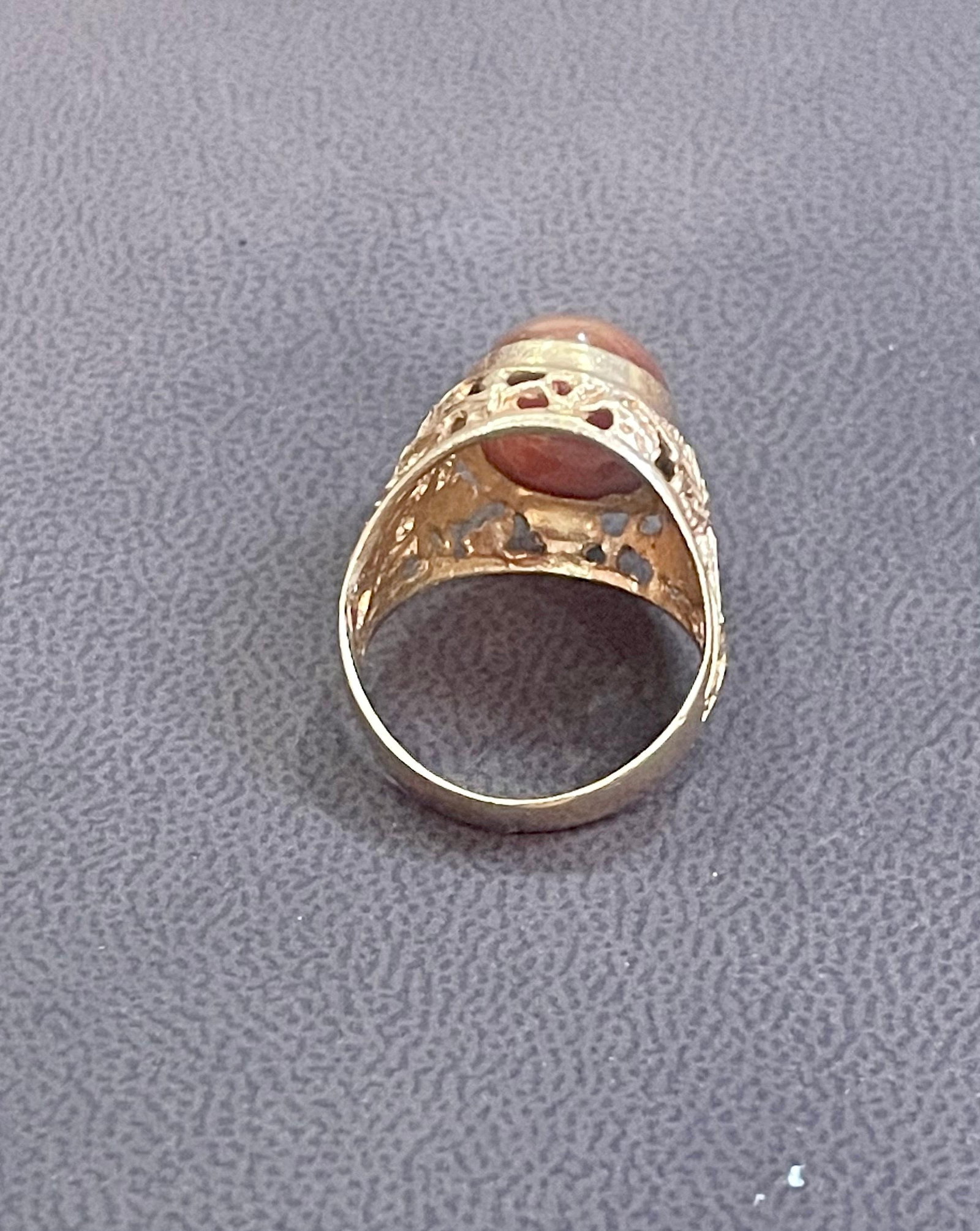 7 Carat Jasper Cabochon 18 Karat Yellow Gold Classic Wide Ring - 7