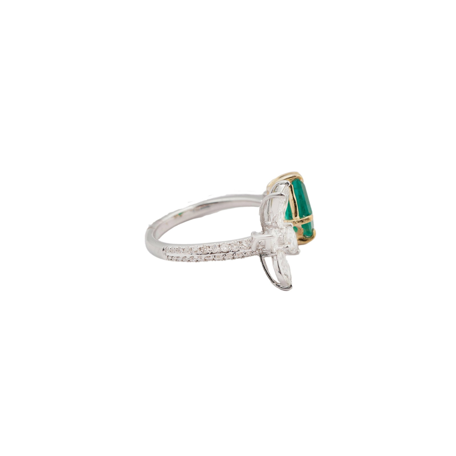 Natural Zambian Emerald 1.80cts & diamond 1.26cts Ring in 18k Gold - 18
