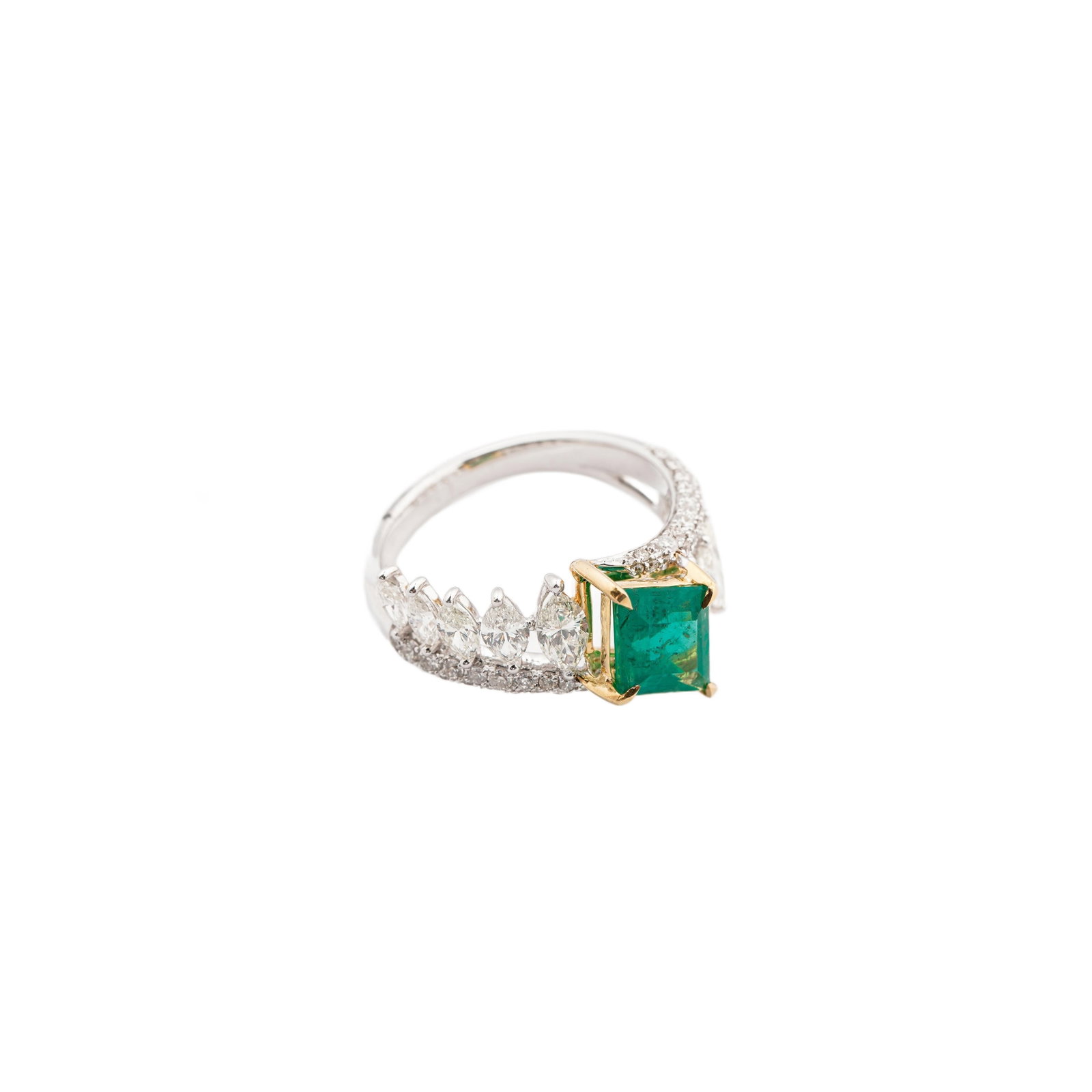 Natural Zambian Emerald 1.39 & Diamond 1.62cts Ring in 18k Gold - 17