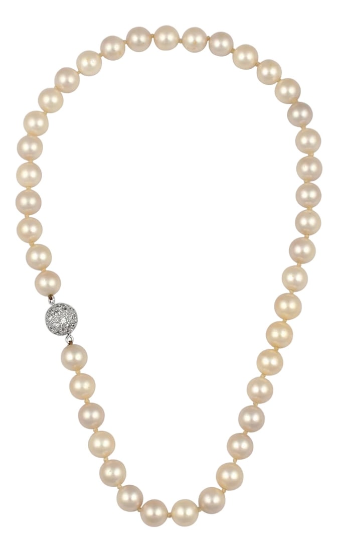 41 Round Akoya Pearls Strand Necklace Set in Metal Ball Clasp: 41 Round Akoya Pearls Strand Necklace Set in metal ball Clasp just look like diamonds it is a very nice pearl necklace. 18 Inch long metal clasp with zirconium stone 9-10 mm Pearls metal ball clasp wi