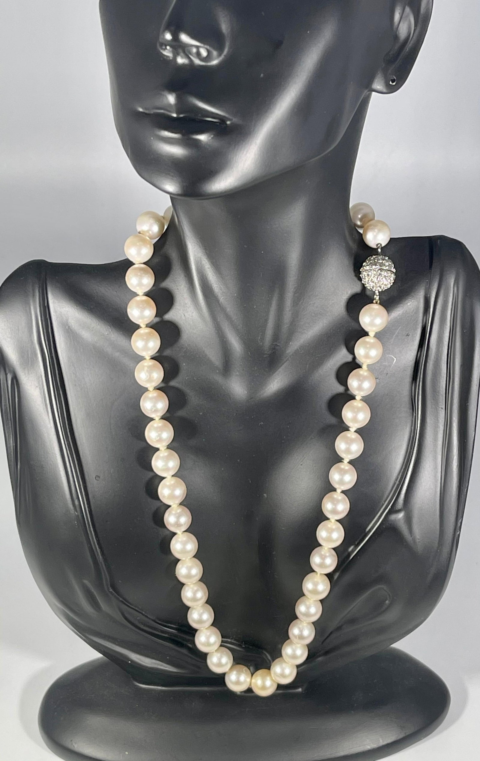 41 Round Akoya Pearls Strand Necklace Set in Metal Ball Clasp - 5