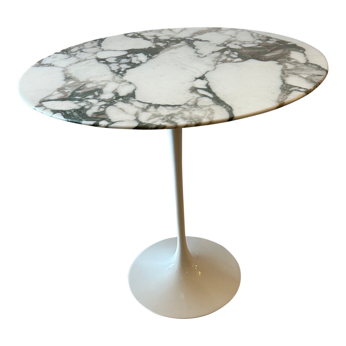Knoll Eero Saarinen Small Round Martini Table With Marble Top: Timeless tulip style Eero Saarinen designed small side table made by Knoll having gorgeous white and grey Calacatta marble top and classic white elegant columnar base. (Duffy) Condition: Alterations: