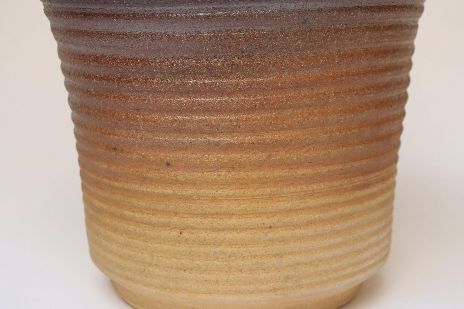 Mid-Century American Modern Ribbed Studio Pottery Planter Vase by Deanna Nichols - 10