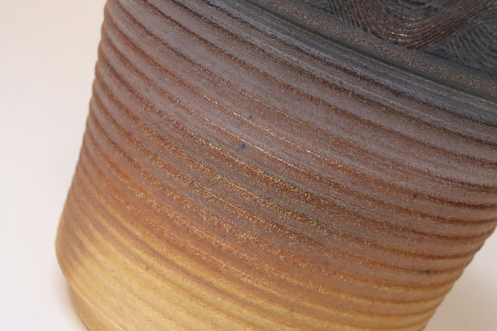 Mid-Century American Modern Ribbed Studio Pottery Planter Vase by Deanna Nichols - 12