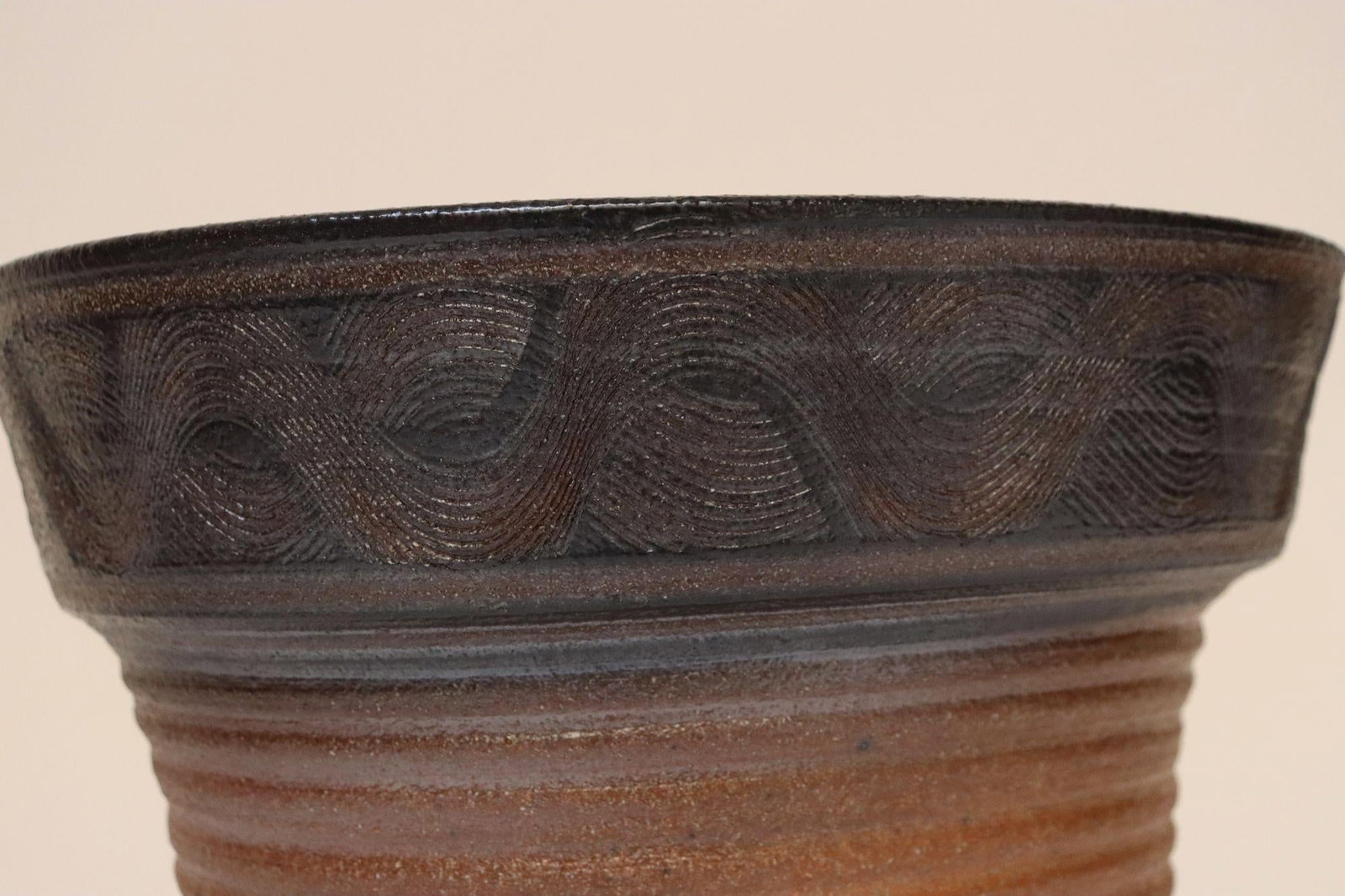 Mid-Century American Modern Ribbed Studio Pottery Planter Vase by Deanna Nichols - 13