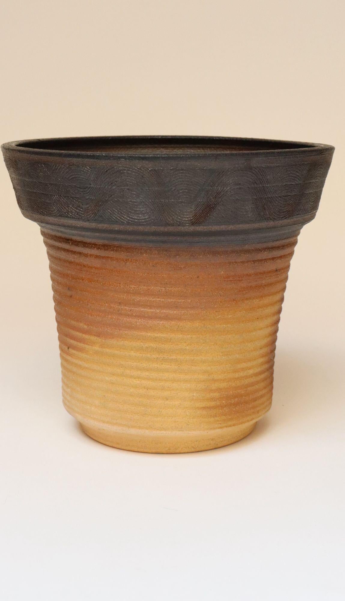 Mid-Century American Modern Ribbed Studio Pottery Planter Vase by Deanna Nichols - 3