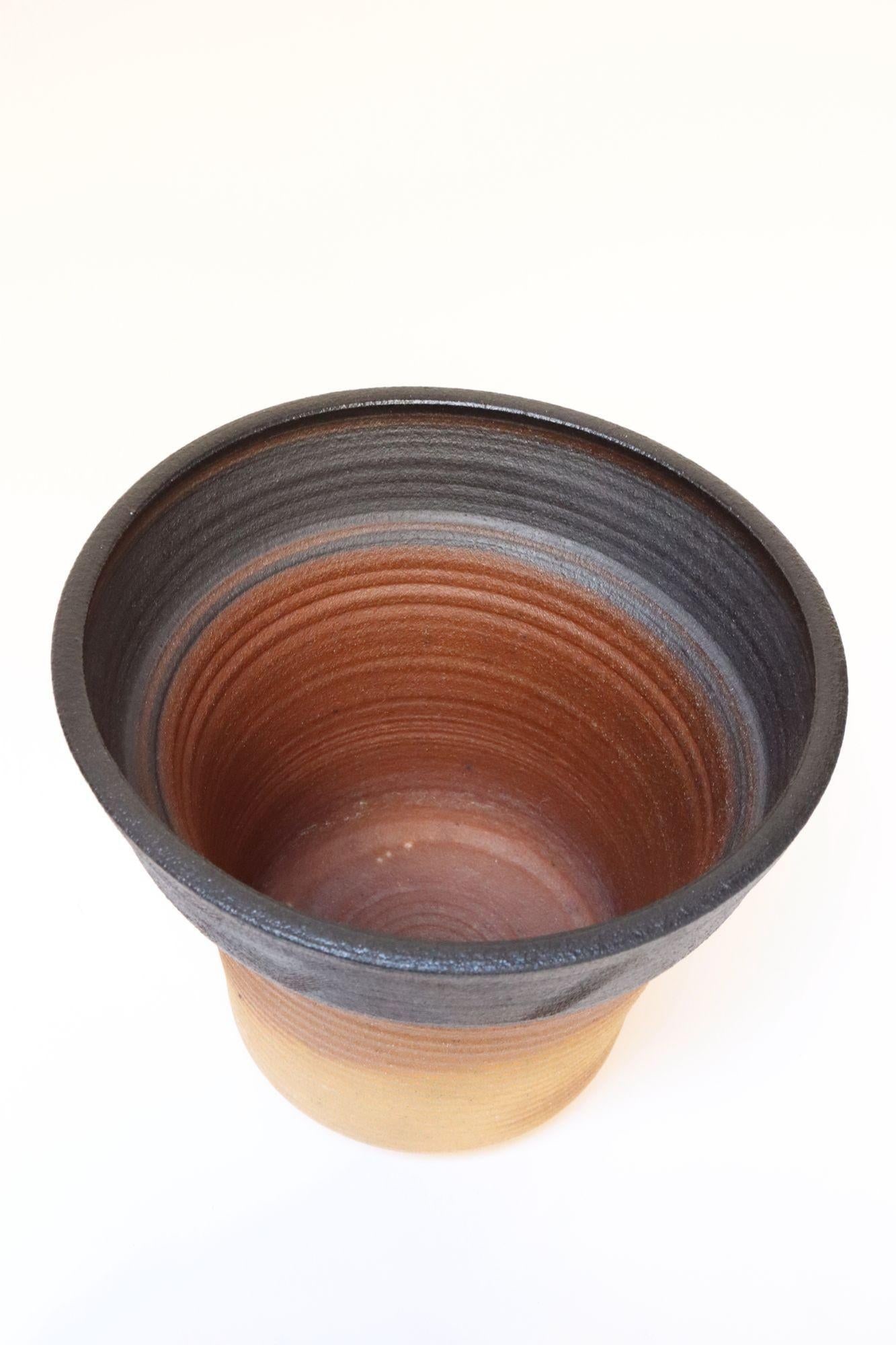 Mid-Century American Modern Ribbed Studio Pottery Planter Vase by Deanna Nichols - 4