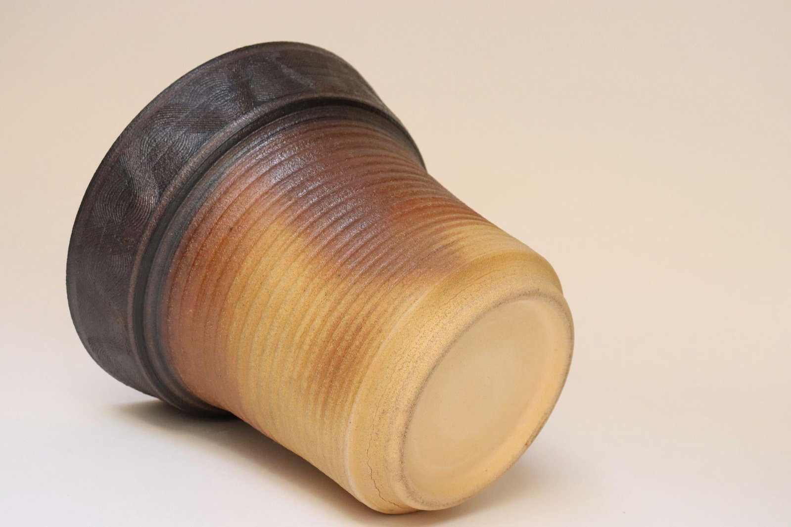 Mid-Century American Modern Ribbed Studio Pottery Planter Vase by Deanna Nichols - 5