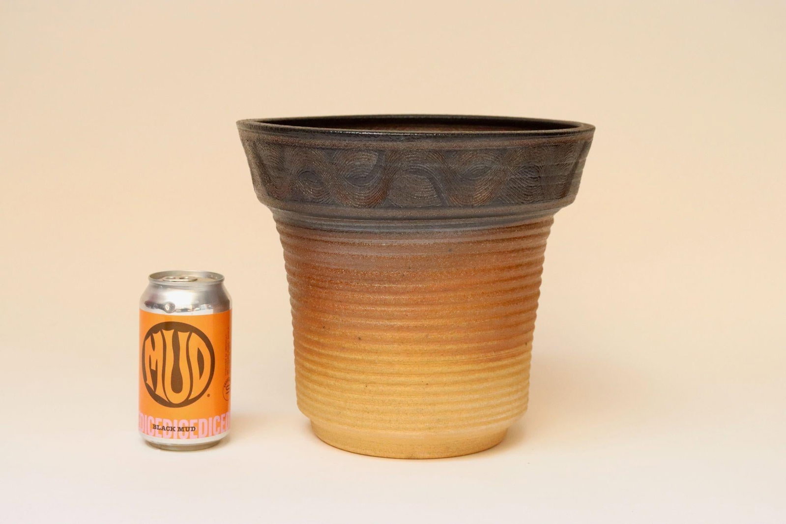 Mid-Century American Modern Ribbed Studio Pottery Planter Vase by Deanna Nichols - 7