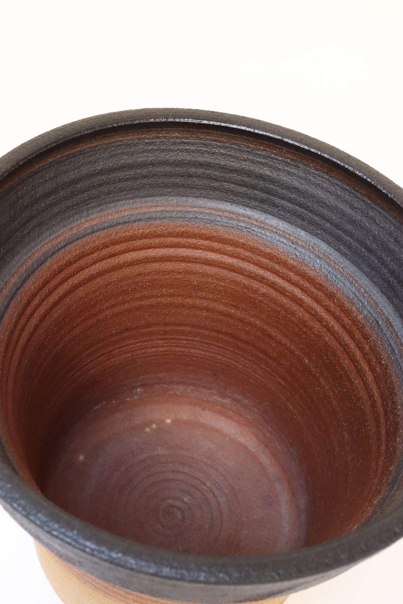 Mid-Century American Modern Ribbed Studio Pottery Planter Vase by Deanna Nichols - 8