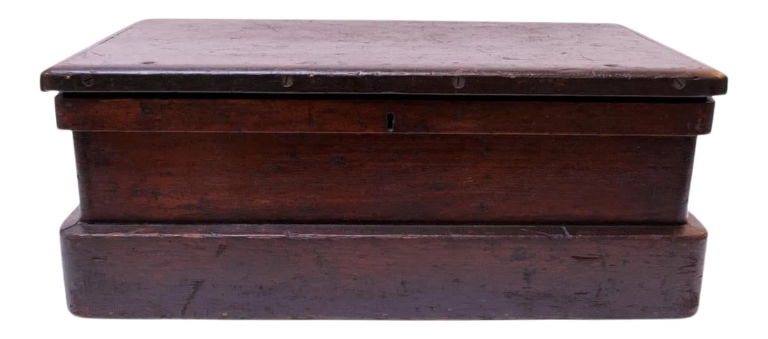 20th Century American Hand Carved Two-Tier Collector's Chest: Hand carved decorative box / collector's chest, circa early 20th century. Features a hinged-top that opens to reveal two, stacked, sliding trays (one lidded and removable, one open). The top is quite