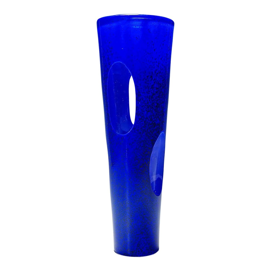 Vintage Unique Art Glass Vase by Goeran Waerff for Kosta: Vintage Unique Art Glass Vase by Goeran Waerff for Kosta A vintage art glass vase designed by Goeran Waerff and manufactured by Kosta Glasbruk ca. 1970s. Made of thick handblown crystal glass with blu