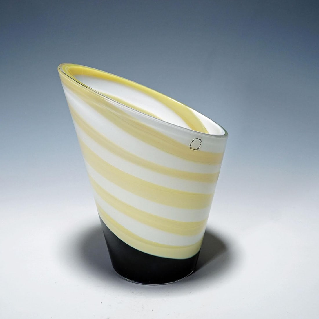 Venini Art Glass Vase 'Asimmetrico' by Gianni Versace, Murano 1997 - 2