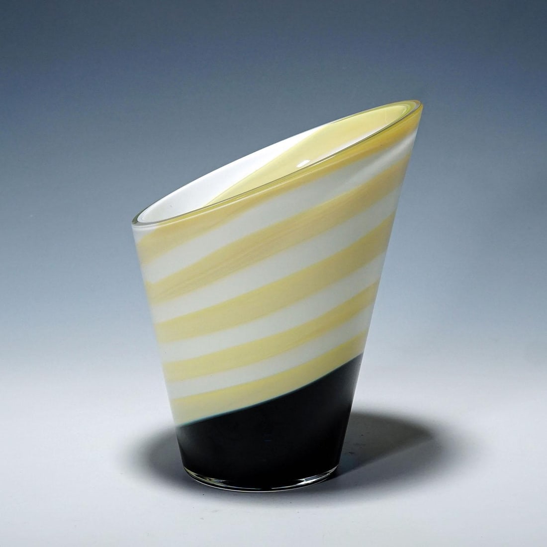 Venini Art Glass Vase 'Asimmetrico' by Gianni Versace, Murano 1997 - 3
