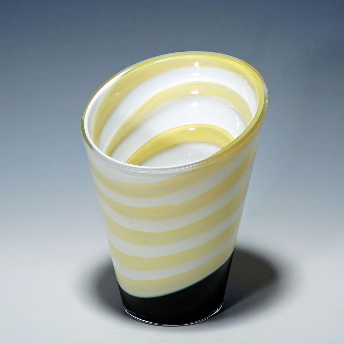 Venini Art Glass Vase 'Asimmetrico' by Gianni Versace, Murano 1997 - 5