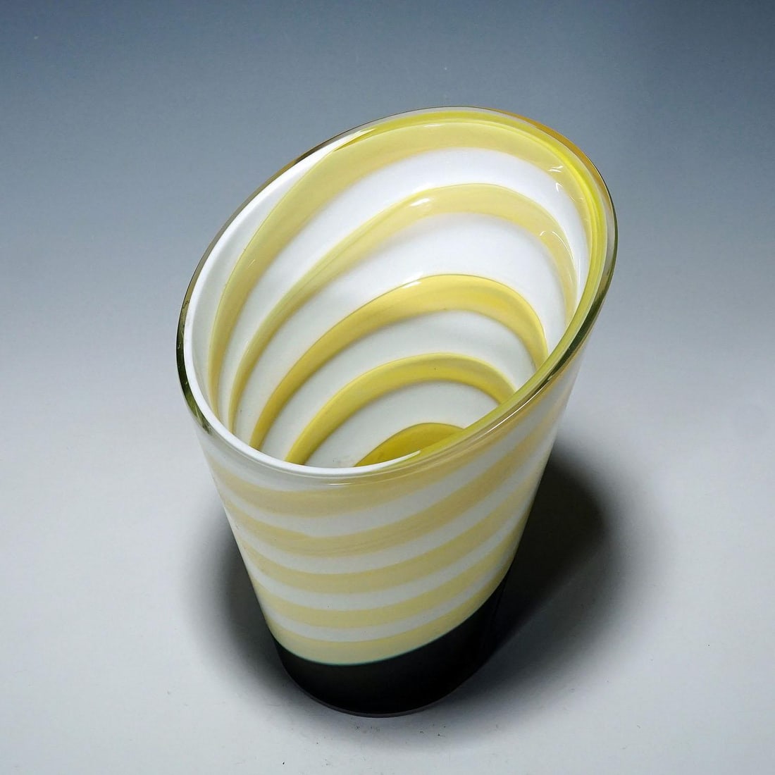 Venini Art Glass Vase 'Asimmetrico' by Gianni Versace, Murano 1997 - 7