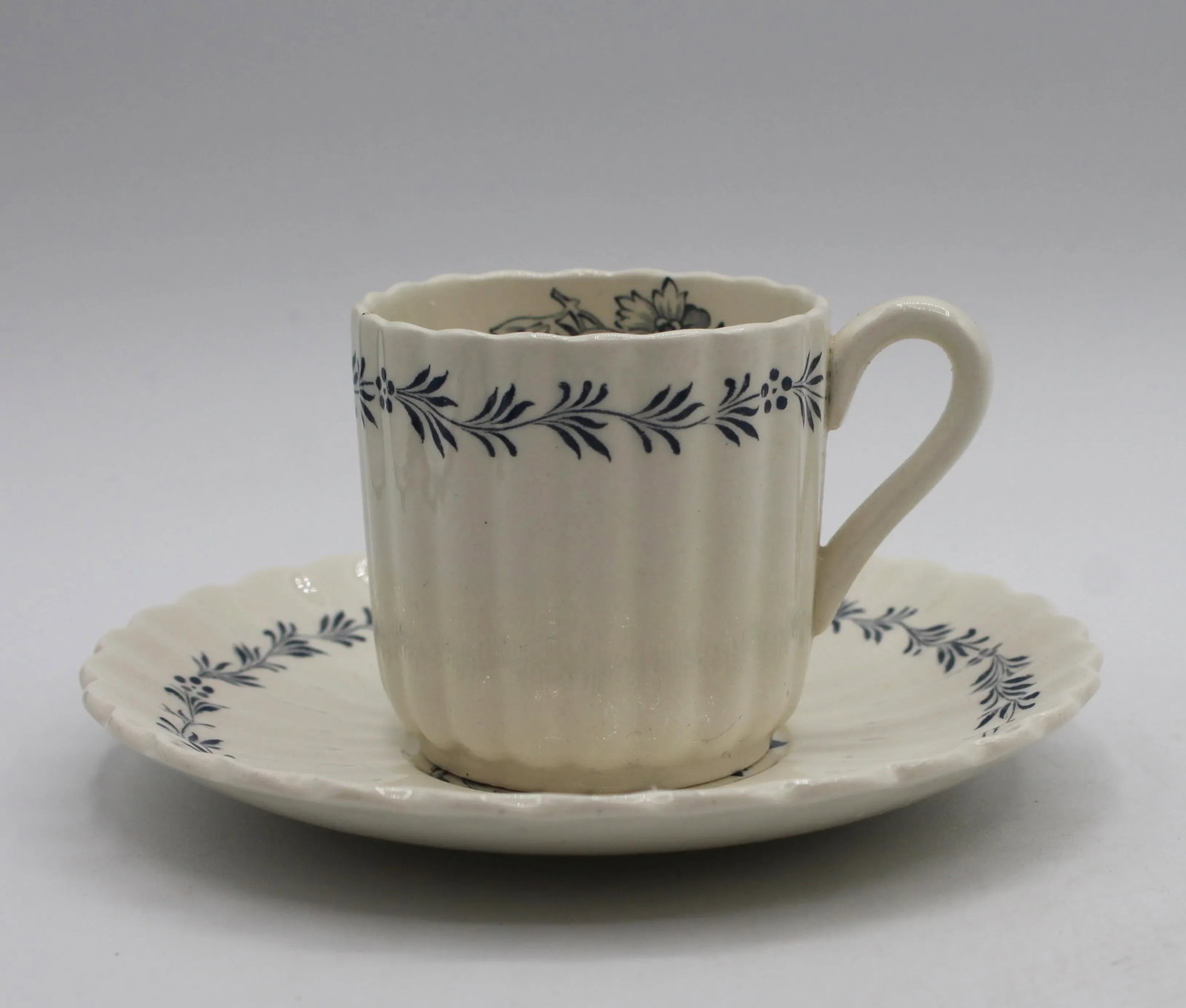 Mid-20th Century Set of 6 Demitasse Cups & Saucers - 4