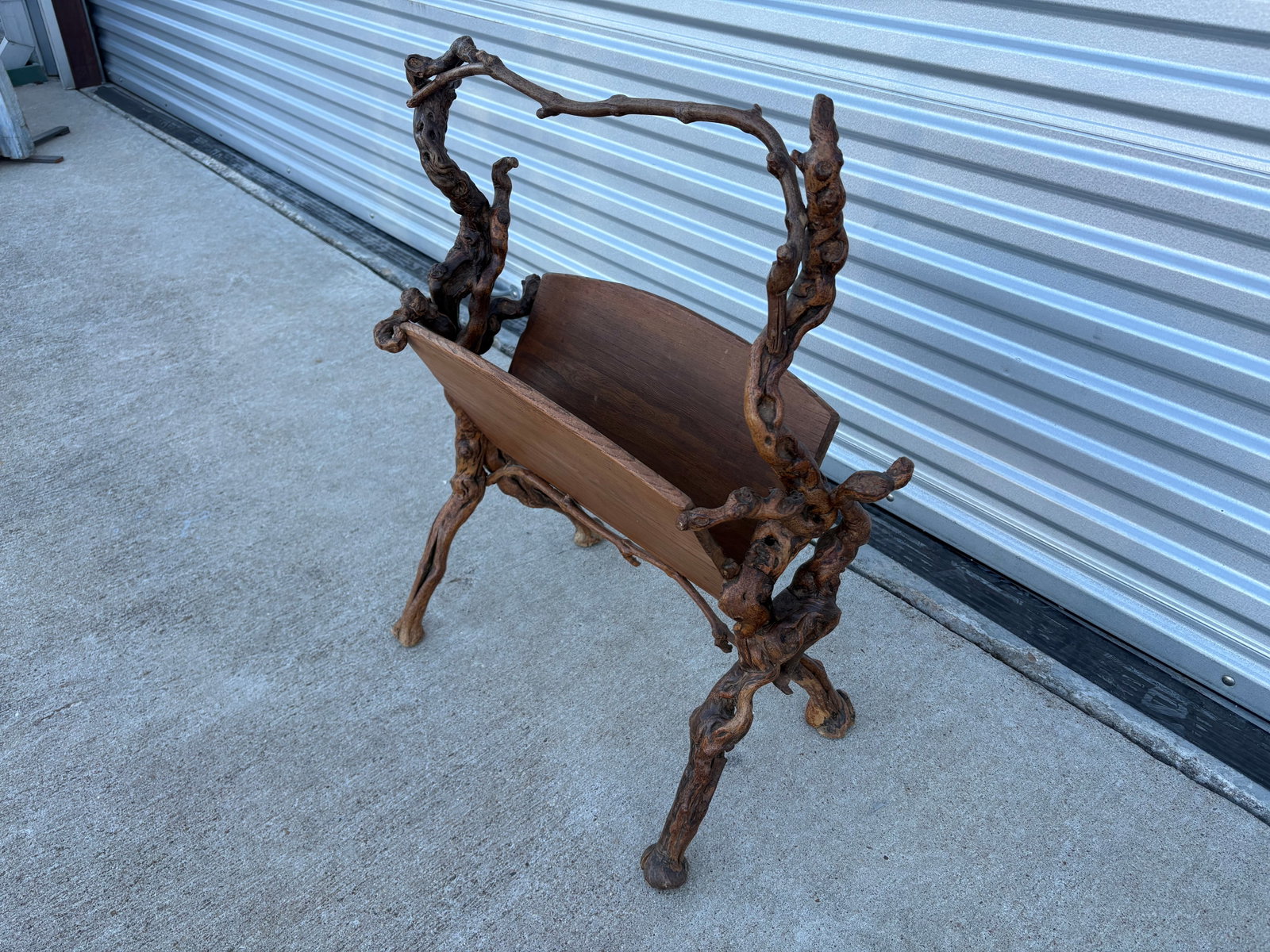 1930s French Grapevine Magazine Rack - 7