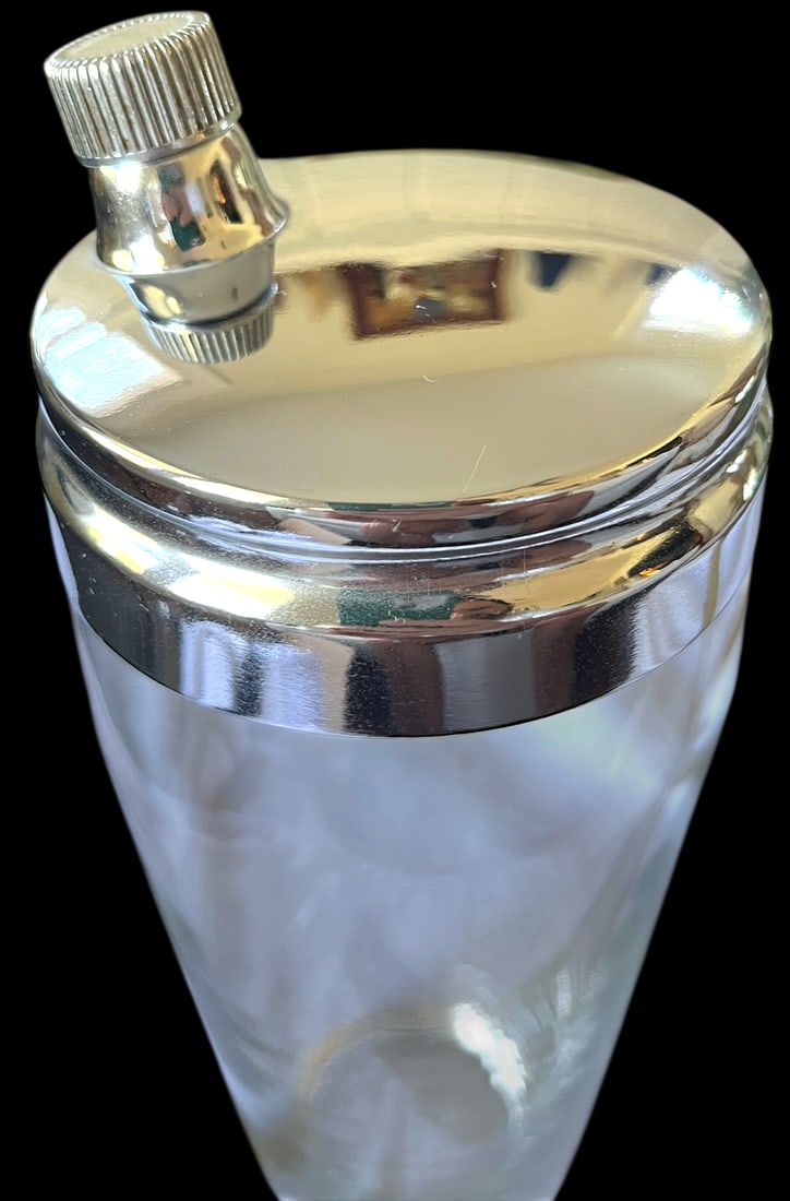 1950s Oversized Chrome & Frosted Glass Cocktail Shaker – Barware Classic After Ralph Lauren - 4