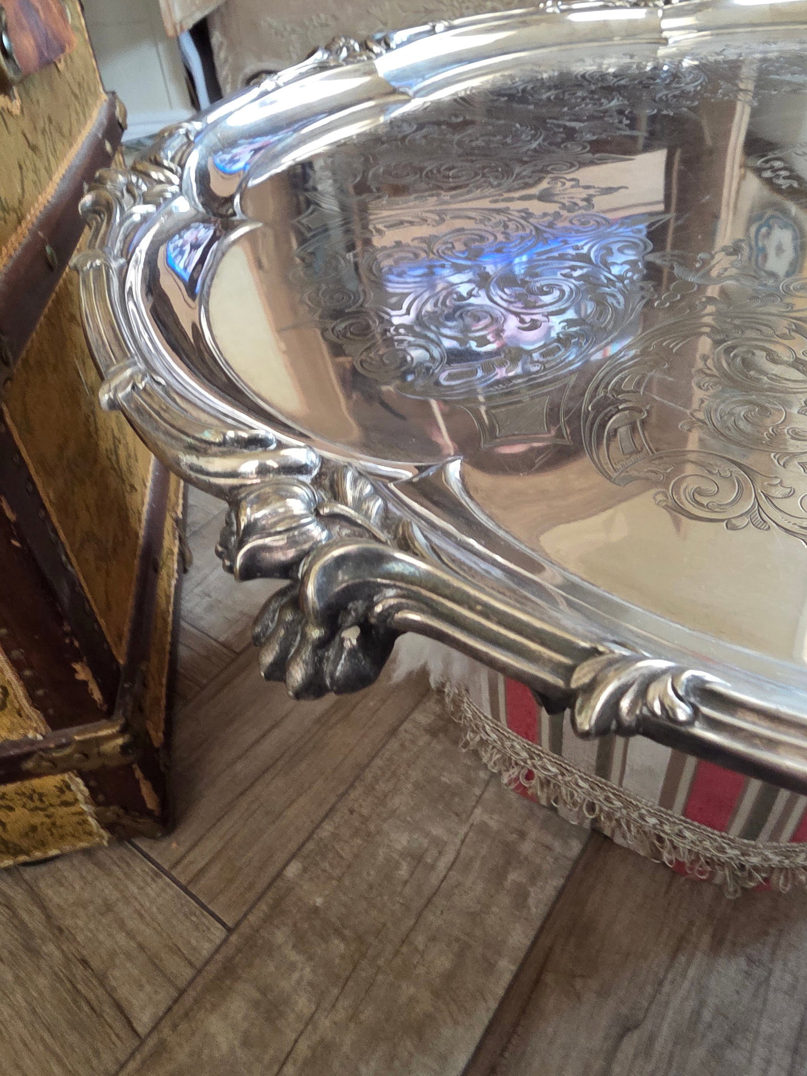 Beautiful Antique Elkington Silverplated Round Tray - 3
