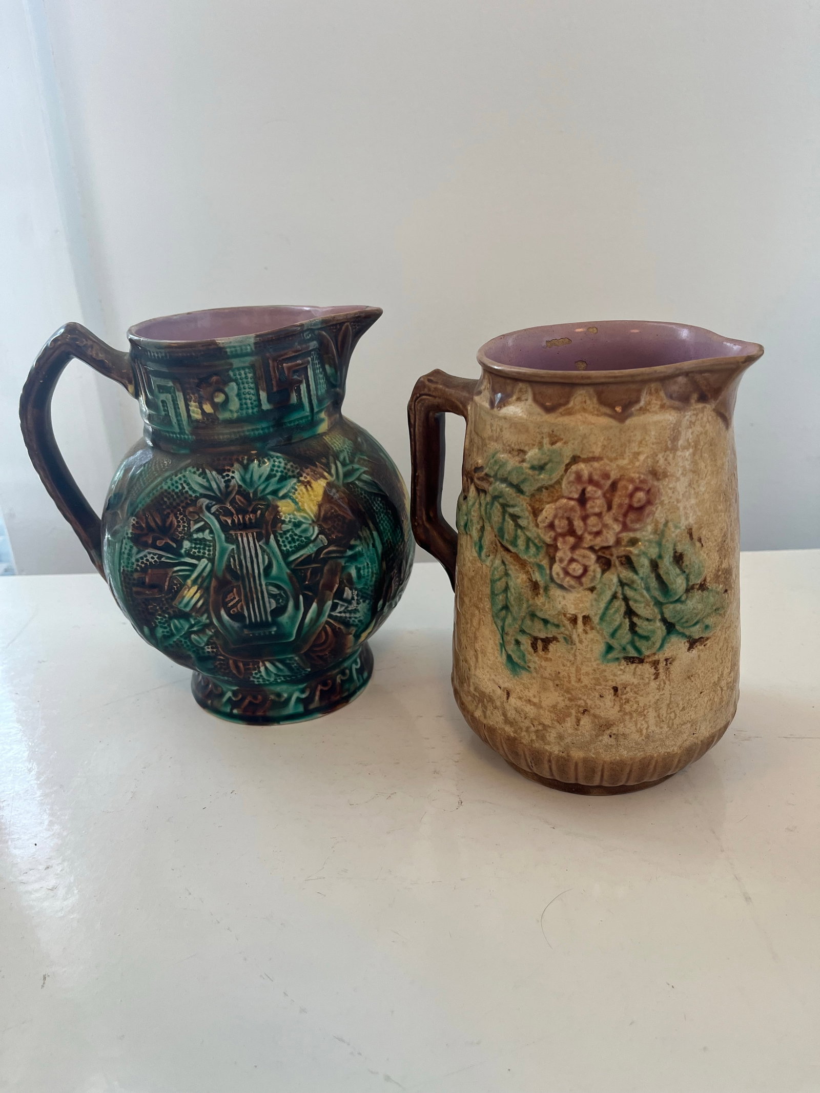 1900s Two Majolica Ceramic Pitchers - 10