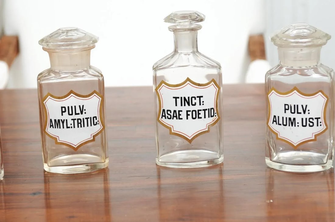 1840s French Louis-Philippe Period Glass Apothecary Jar with Latin Label - 6