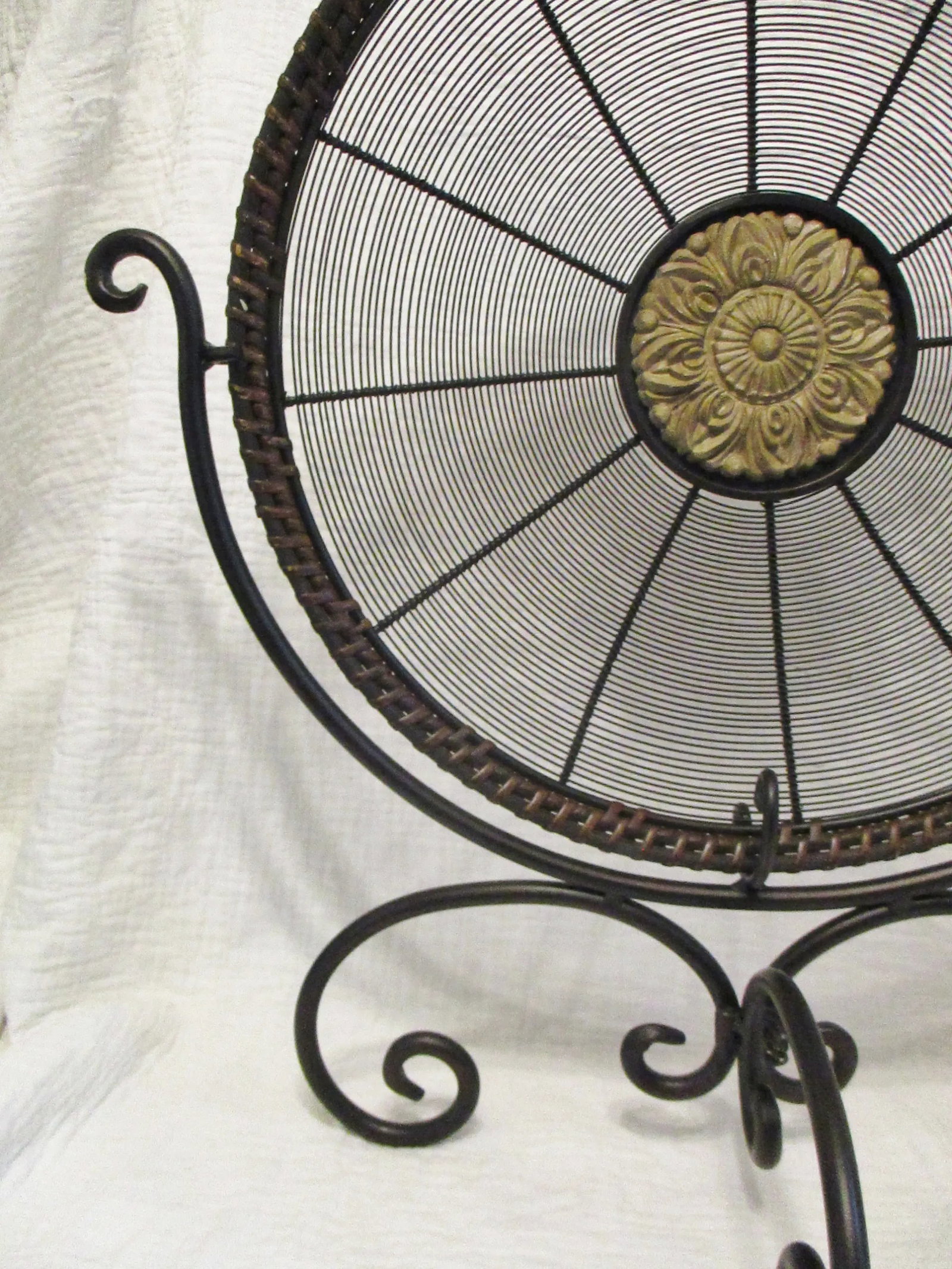 1990s Large Decorative Leather Trimmed Wire Medallion Plate With Wrought Iron Stand - 4