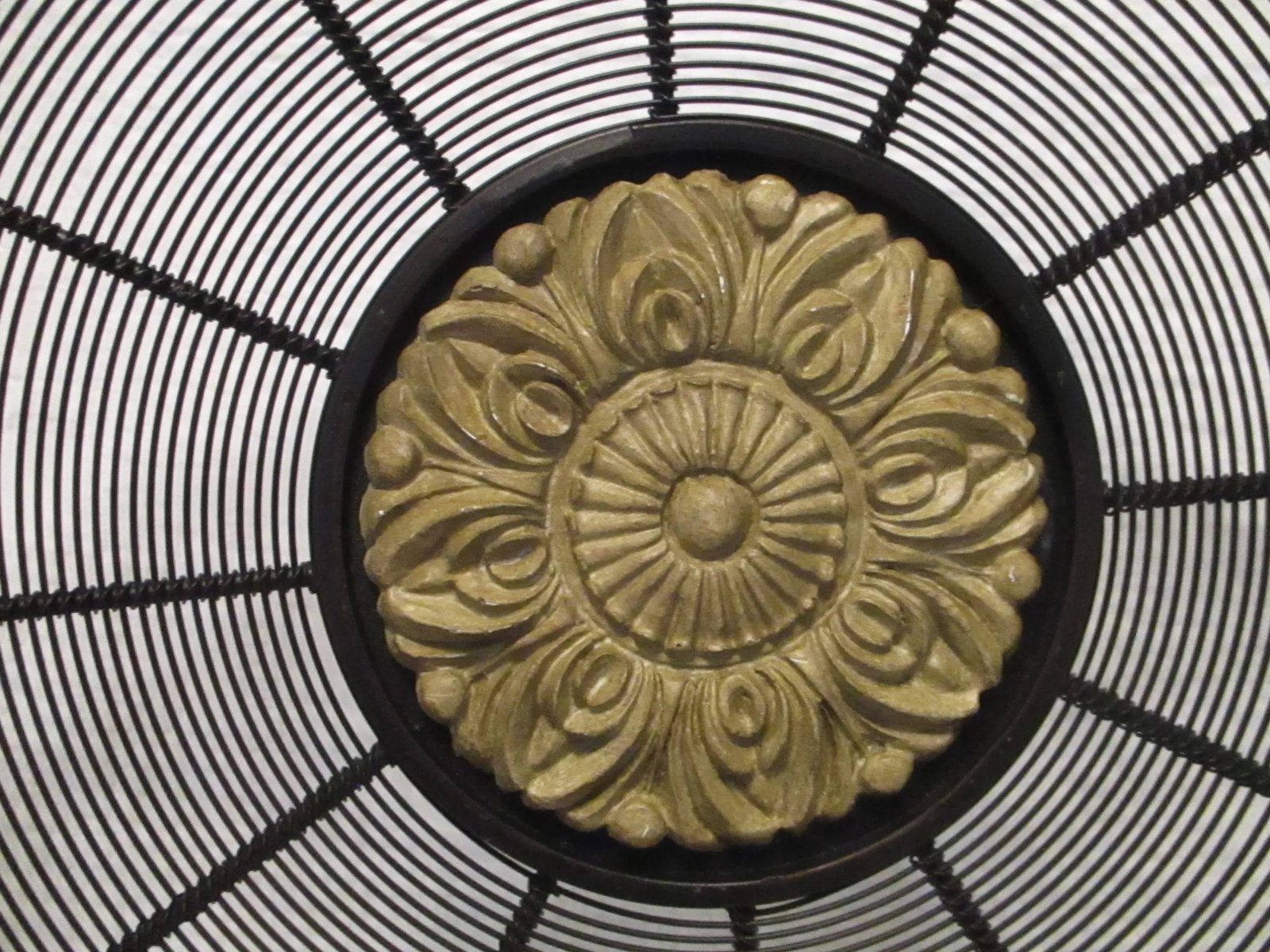 1990s Large Decorative Leather Trimmed Wire Medallion Plate With Wrought Iron Stand - 5