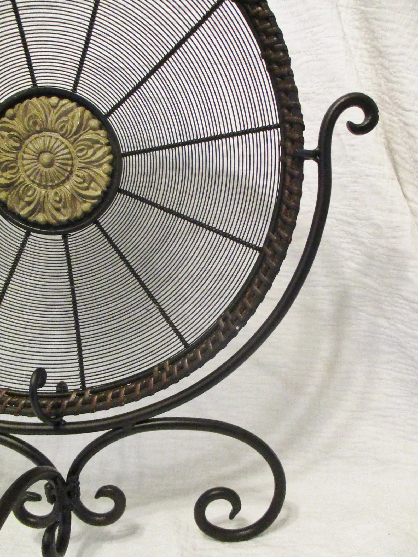 1990s Large Decorative Leather Trimmed Wire Medallion Plate With Wrought Iron Stand - 7