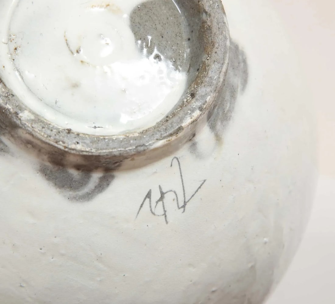 2021 "Moon Jar II" White, Hand Crafted Clay Vase by Sungwook Park (South Korea) - 9