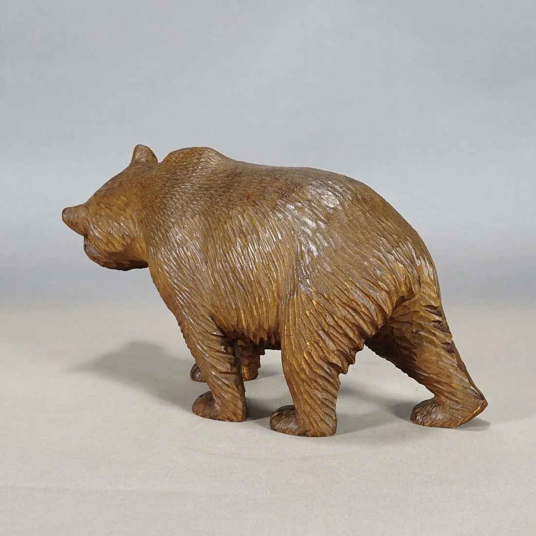 Large Vintage Wooden Strolling Bear Handcarved in Brienz Ca. 1930s - 3