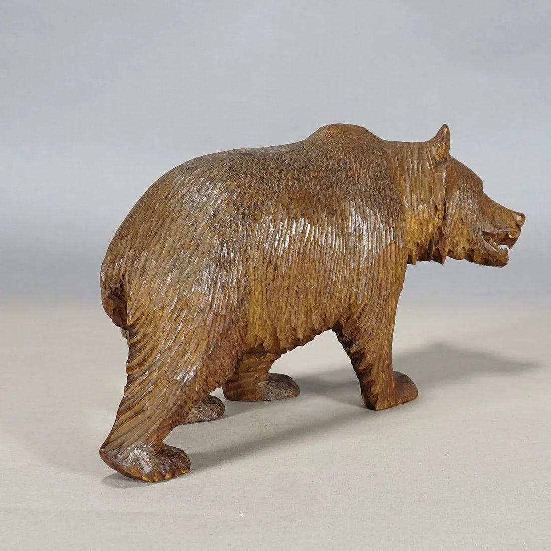 Large Vintage Wooden Strolling Bear Handcarved in Brienz Ca. 1930s - 4