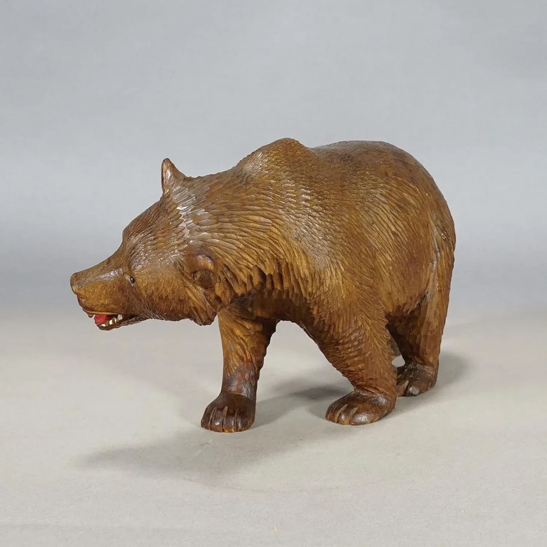 Large Vintage Wooden Strolling Bear Handcarved in Brienz Ca. 1930s - 5