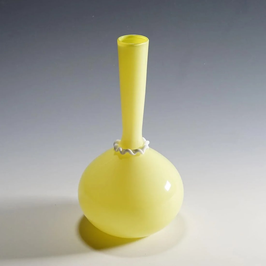 Vittorio Zecchin for Venini Soffiato Vase in Yellow and Lattimo Glass Ca. 1950s - 2